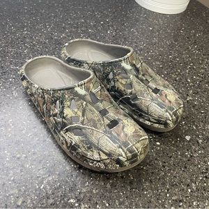Camouflage crocs